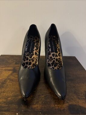 Colin Stuart Black Pointed Toe Leopard Insole Pumps